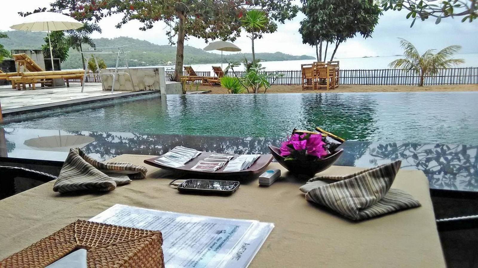 Star Sand Beach Resort Sekotong Luaran gambar