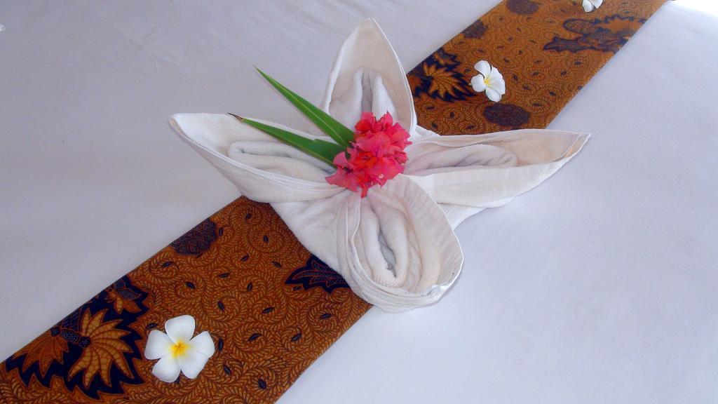 Star Sand Beach Resort Sekotong Luaran gambar