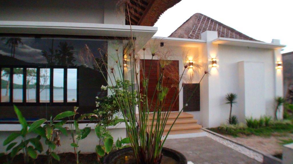 Star Sand Beach Resort Sekotong Luaran gambar
