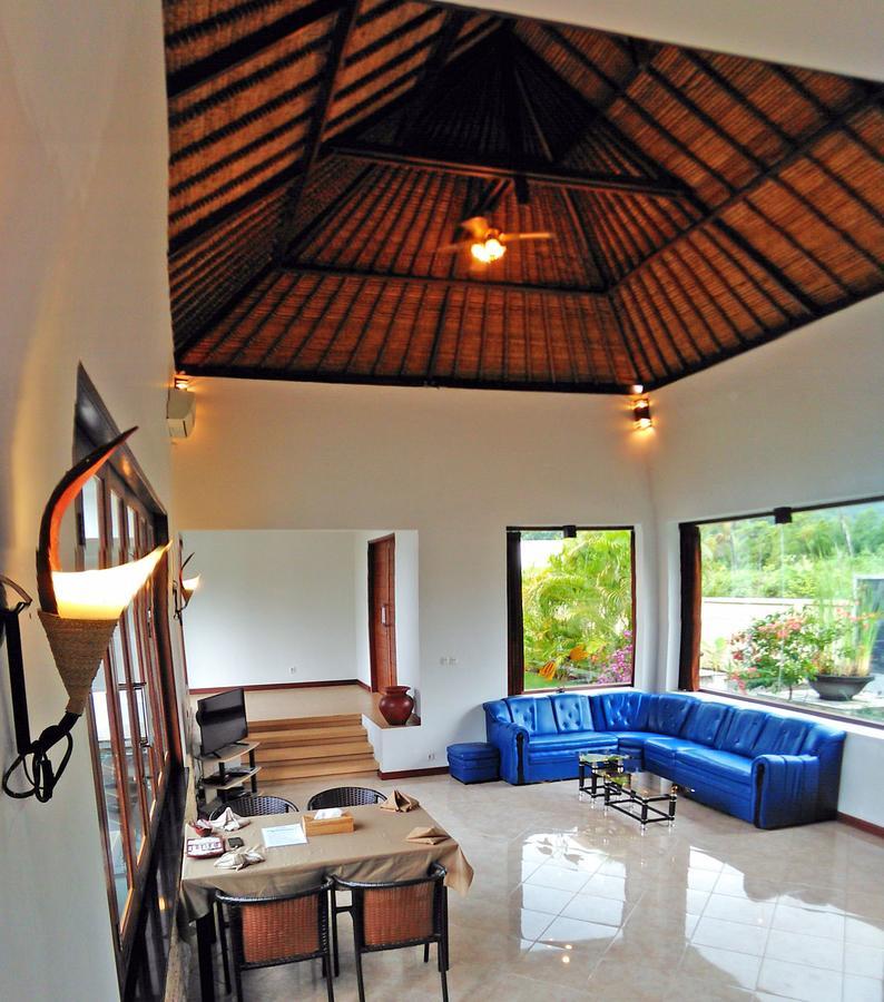 Star Sand Beach Resort Sekotong Luaran gambar