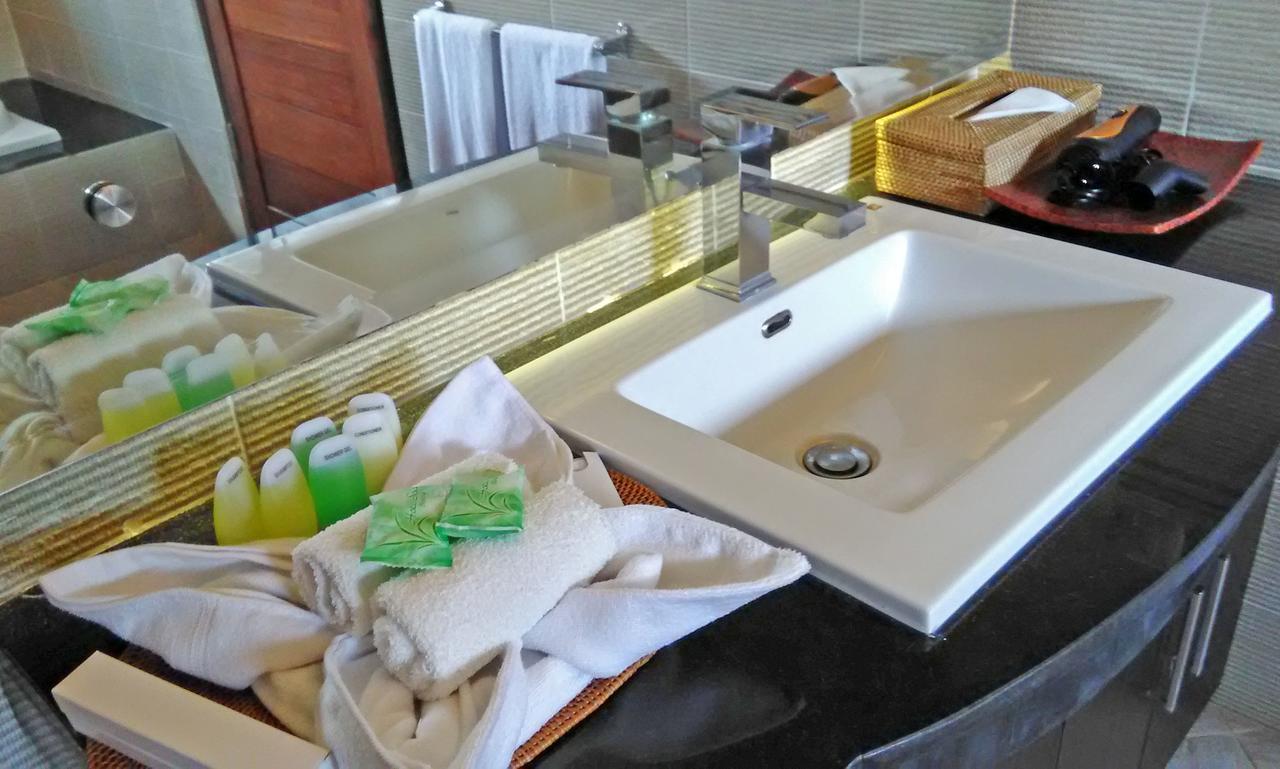 Star Sand Beach Resort Sekotong Luaran gambar